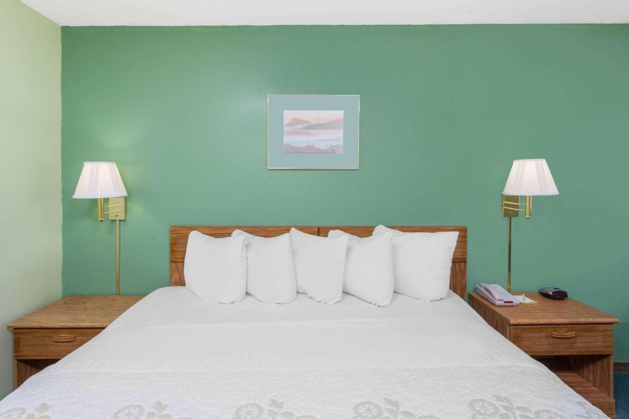 Days Inn By Wyndham Mountain Grove Buitenkant foto